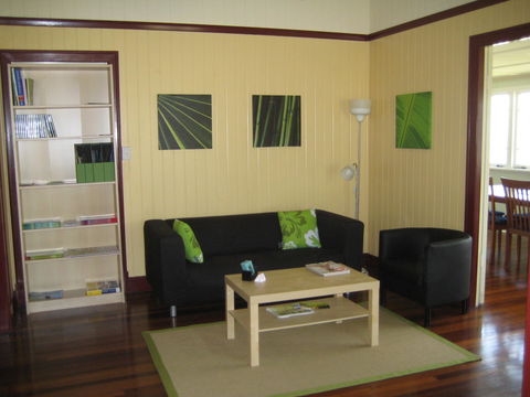 Eco Queenslander Holiday Home - Accommodation in Brisbane 3