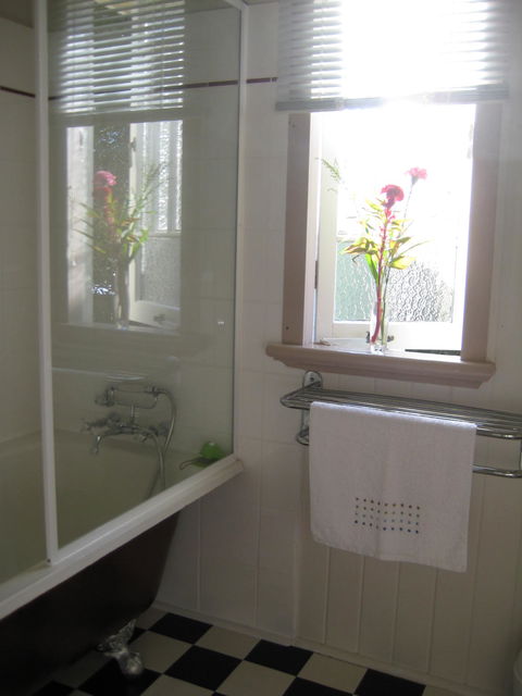 Eco Queenslander Holiday Home - Accommodation in Brisbane 5