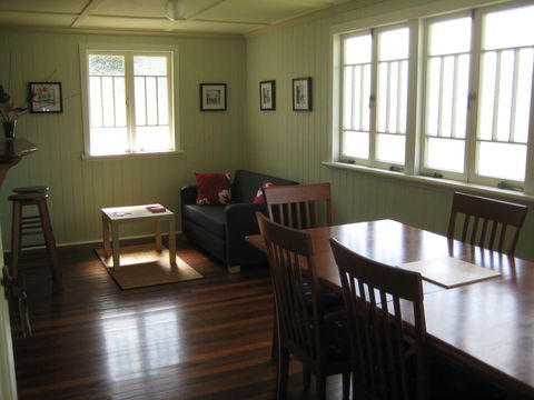 Eco Queenslander Holiday Home - Accommodation in Brisbane 4