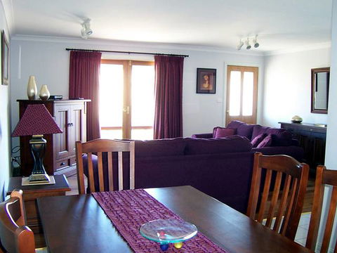 Elm Cottage - Tumut - Accommodation in Brisbane 2