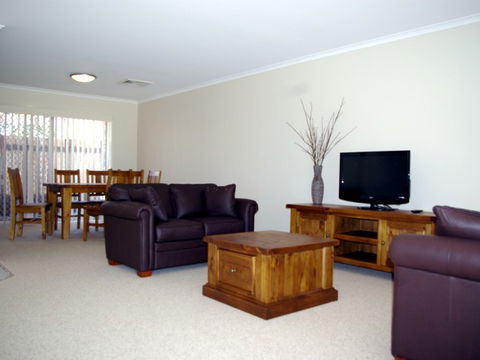 Fairways Bed & Breakfast At Jerilderie - Accommodation in Brisbane 2