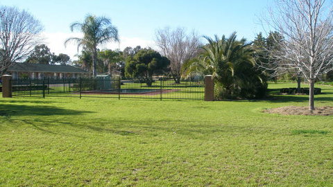 Golfview Motor Inn - Accommodation in Brisbane 3