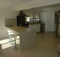 Joylaine Beach House - Accommodation in Brisbane