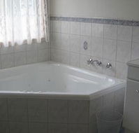 Macburn Self Contained Cottages Dog Friendly - Accommodation in Brisbane
