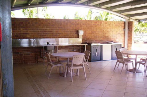 Rollingstone Beach Caravan Resort - Accommodation in Brisbane 6