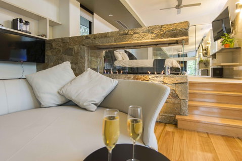 The Feathered Nest - Luxury Wildlife Retreat - Accommodation in Brisbane 0
