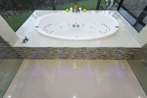 The Feathered Nest - Luxury Wildlife Retreat - Accommodation in Brisbane 1