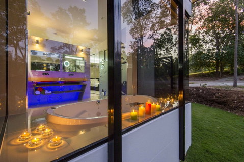 The Feathered Nest - Luxury Wildlife Retreat - Accommodation in Brisbane 8