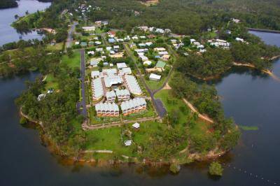 Tinaroo Lake Resort - Holiday Apartments - Accommodation in Brisbane 1