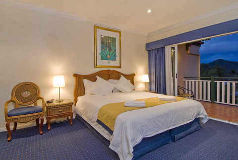 Tinaroo Lake Resort - Holiday Apartments - Accommodation in Brisbane 0