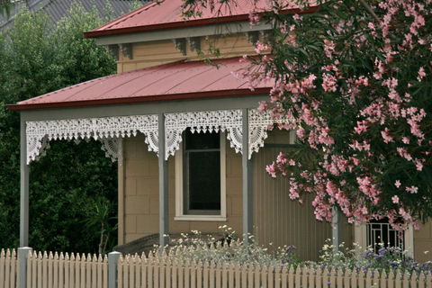 Williamstown Cottages & Apartments - Accommodation in Brisbane 1