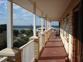 Baywatch Manor Augusta YHA - Accommodation in Brisbane 1