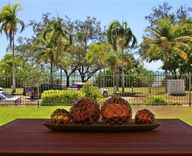 Absolute Beachfront Apartment - Accommodation in Brisbane 1