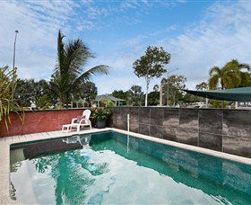 Beachside Tropical Retreat - Accommodation in Brisbane 1
