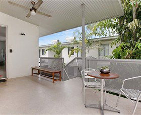 Beachside Tropical Retreat - Accommodation in Brisbane 3