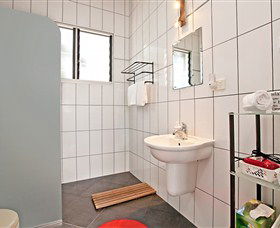 Beachside Tropical Retreat - Accommodation in Brisbane 5