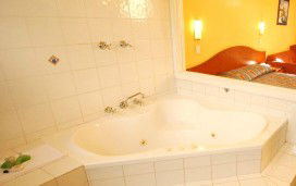  Colonial Motel Richmond - Accommodation in Brisbane 0