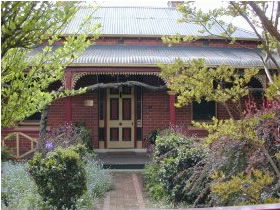 FINCHES OF BEECHWORTH - Accommodation in Brisbane 0