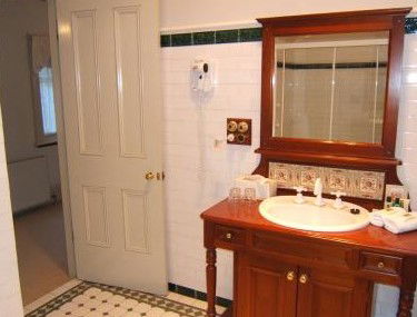 Whispering Pines - Accommodation in Brisbane 3