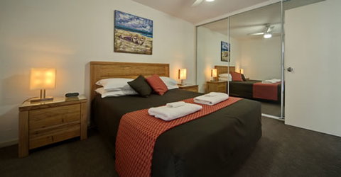Albacore Luxury Holiday Apartments - Accommodation in Brisbane 4