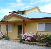 Whitby on Wallis Lakefront Cottage - Accommodation in Brisbane
