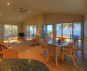 Rollingstone Beach Front Resort - Accommodation in Brisbane 3