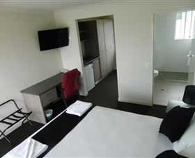 Dooleys Tavern And Motel Springsure - Accommodation in Brisbane 0