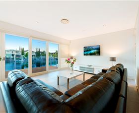The Waterfront House - Accommodation in Brisbane 2