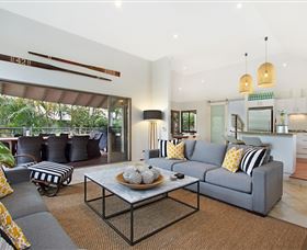 La Casa Sirena At Vogue Holiday Homes - Accommodation in Brisbane 1