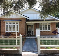 Roseneath Cottage - Orange Heritage - Accommodation in Brisbane