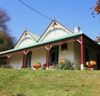Ravenscroft and The Cottage - Accommodation in Brisbane