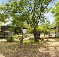 Red Tractor Retreat - Accommodation in Brisbane