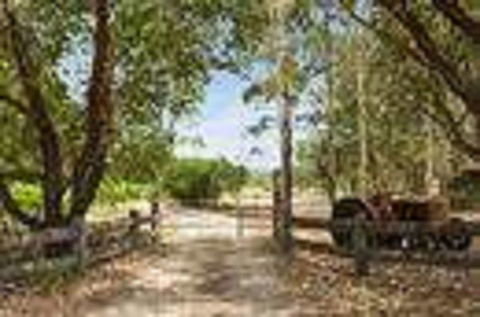 Red Tractor Retreat - Accommodation in Brisbane 2
