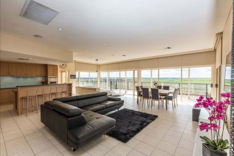 River Shack Rentals - Living The Dream - Accommodation in Brisbane 28