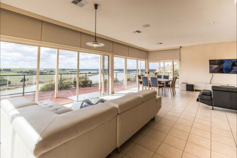 River Shack Rentals - Living The Dream - Accommodation in Brisbane 29