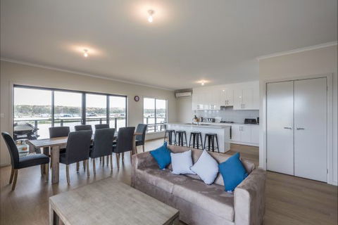 River Shack Rentals - Living The Dream - Accommodation in Brisbane 89