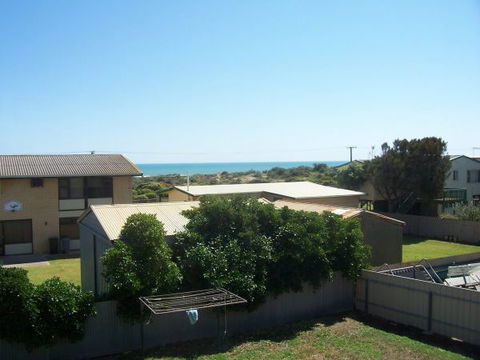 Century 21 SouthCoast: Silver Sands - Accommodation in Brisbane 1