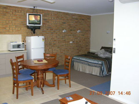 Myrtleford Masonic Units - Accommodation in Brisbane 4