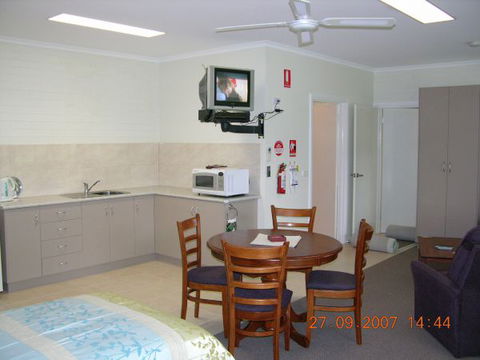 Myrtleford Masonic Units - Accommodation in Brisbane 5