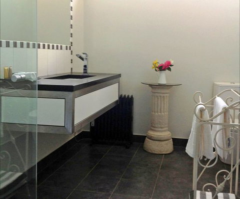 Pizzini's Vineyard Guesthouse - Accommodation in Brisbane 3