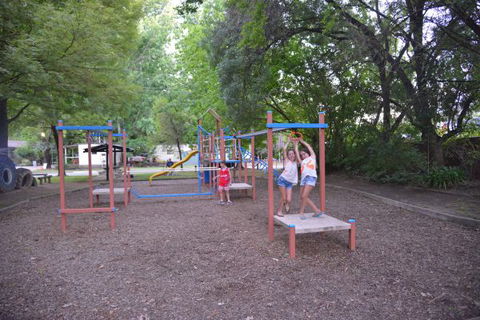 Ardern's Caravan Park, Myrtleford - Accommodation in Brisbane 4