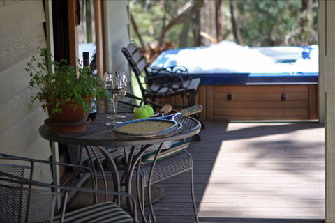 Mirkwood Forest Self-Contained Spa Cottages - Accommodation in Brisbane 1