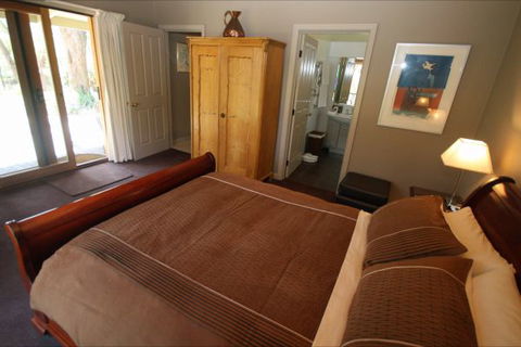 Mirkwood Forest Self-Contained Spa Cottages - Accommodation in Brisbane 3