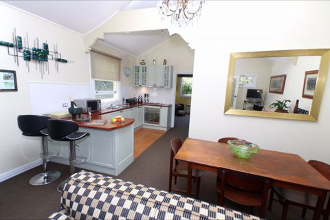 Mirkwood Forest Self-Contained Spa Cottages - Accommodation in Brisbane 7