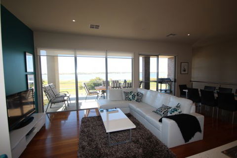 LJ Hooker Goolwa Holiday Rentals - 42 Underwood Avenue, Goolwa Beach - Accommodation in Brisbane 0