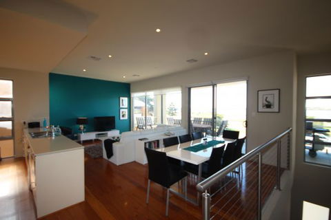 LJ Hooker Goolwa Holiday Rentals - 42 Underwood Avenue, Goolwa Beach - Accommodation in Brisbane 2