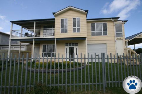LJ Hooker Goolwa Holiday Rentals - 42 Underwood Avenue, Goolwa Beach - Accommodation in Brisbane 4