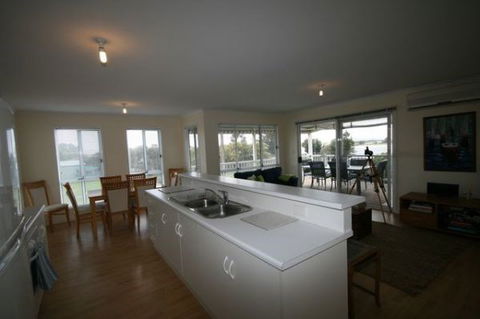 LJ Hooker Goolwa Holiday Rentals - 42 Underwood Avenue, Goolwa Beach - Accommodation in Brisbane 5