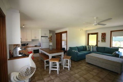 LJ Hooker Goolwa Holiday Rentals - 15 Eaton Avenue, Goolwa Beach - Accommodation in Brisbane 2