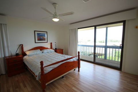 LJ Hooker Goolwa Holiday Rentals - 39 Bradford Road, Goolwa Beach - Accommodation in Brisbane 3